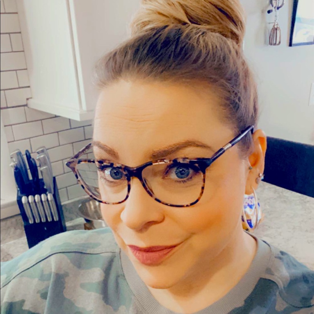 Meet your Posher, Pam